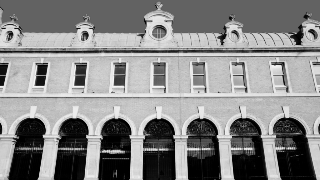 Old billin ggate, black and white