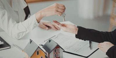 Housing agreement and exchange of keys by two people
